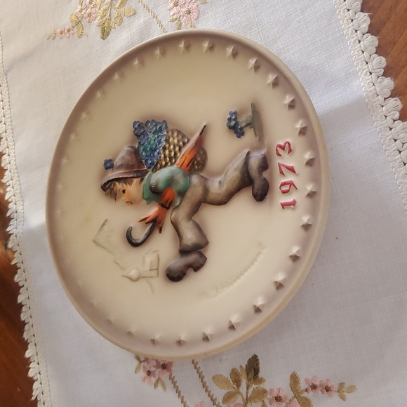 W.Goebel-Porzellan Fabrik , hand painted , M.J Hummel 3th Annual Plate 1973 - Picture 1 of 12